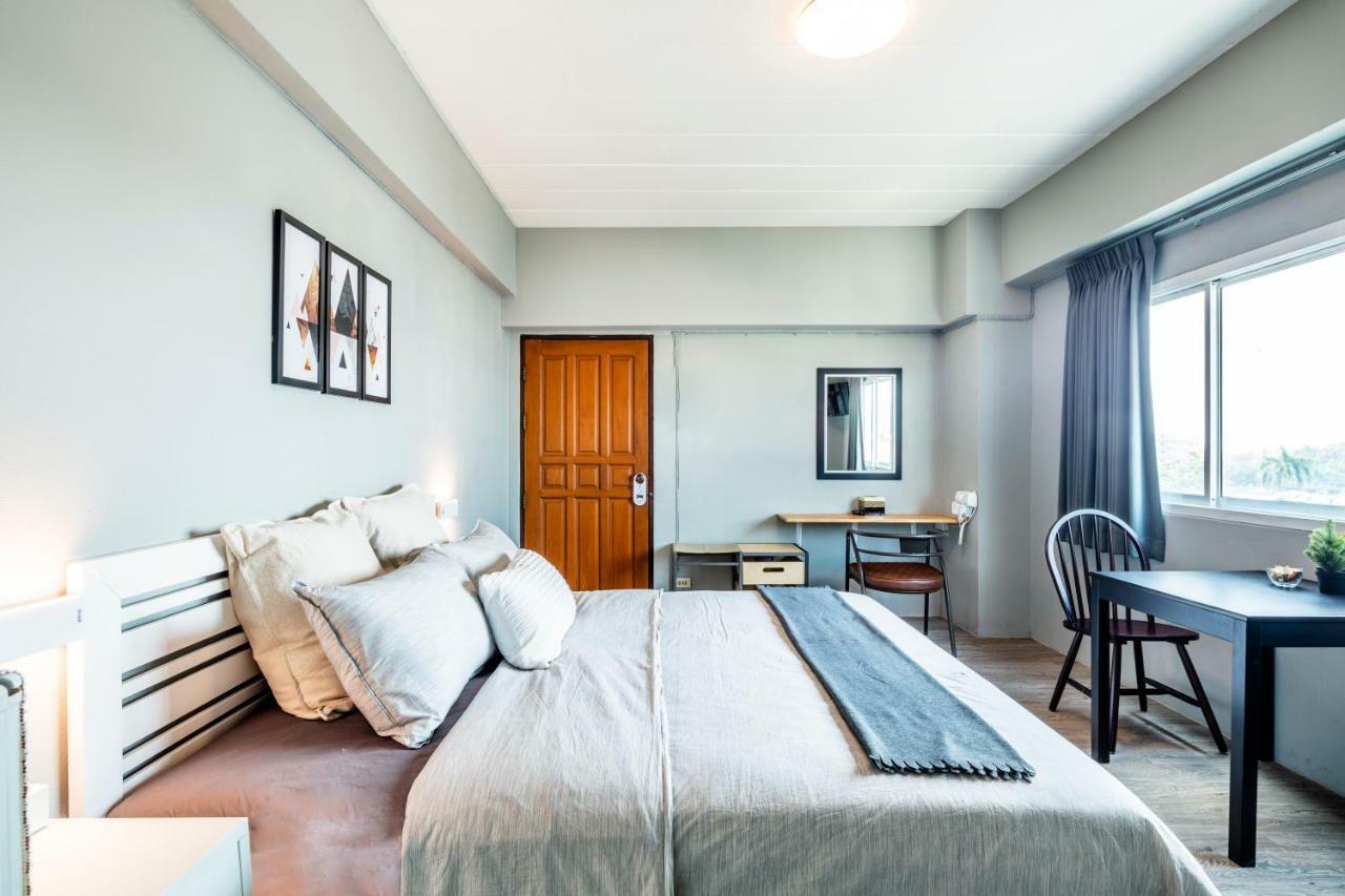 Penyos Service Apartment Bangkok Exterior photo