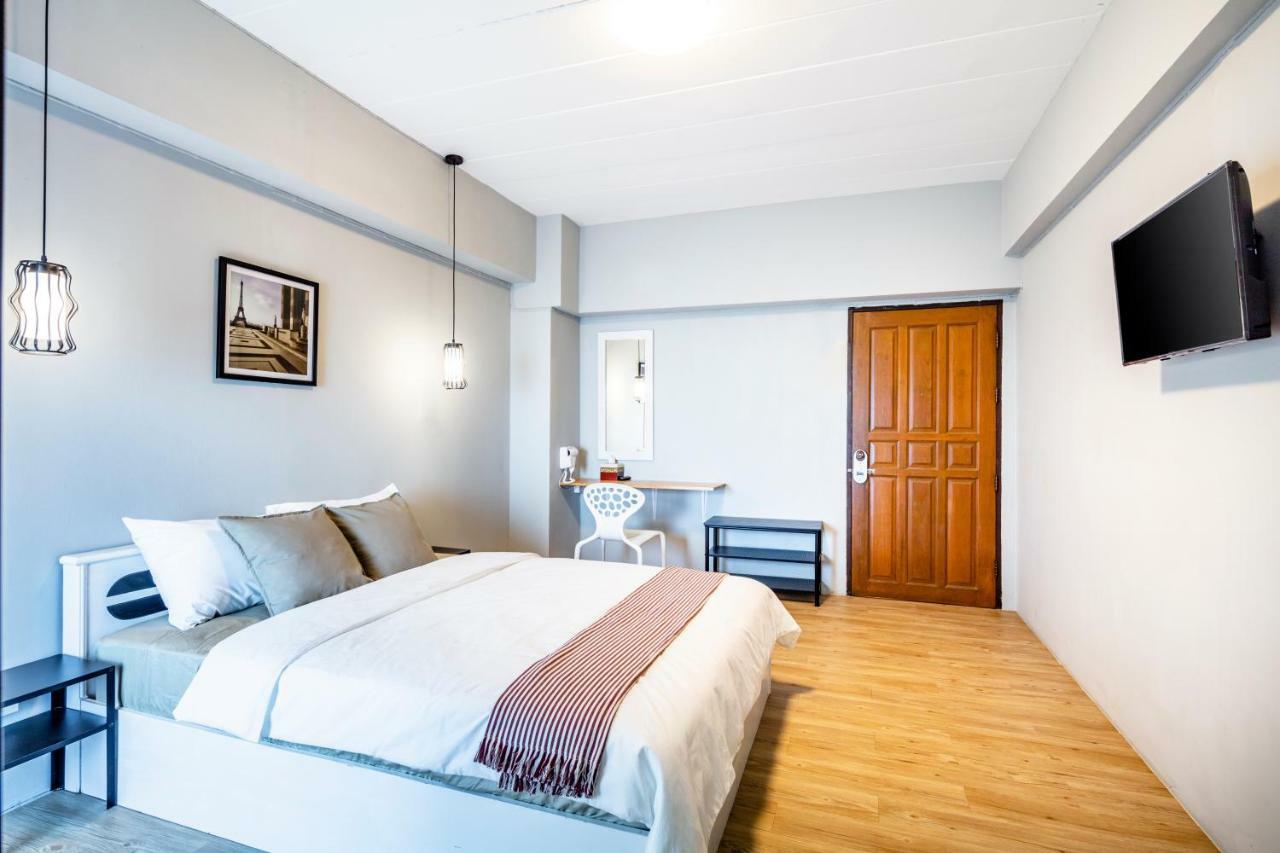 Penyos Service Apartment Bangkok Exterior photo