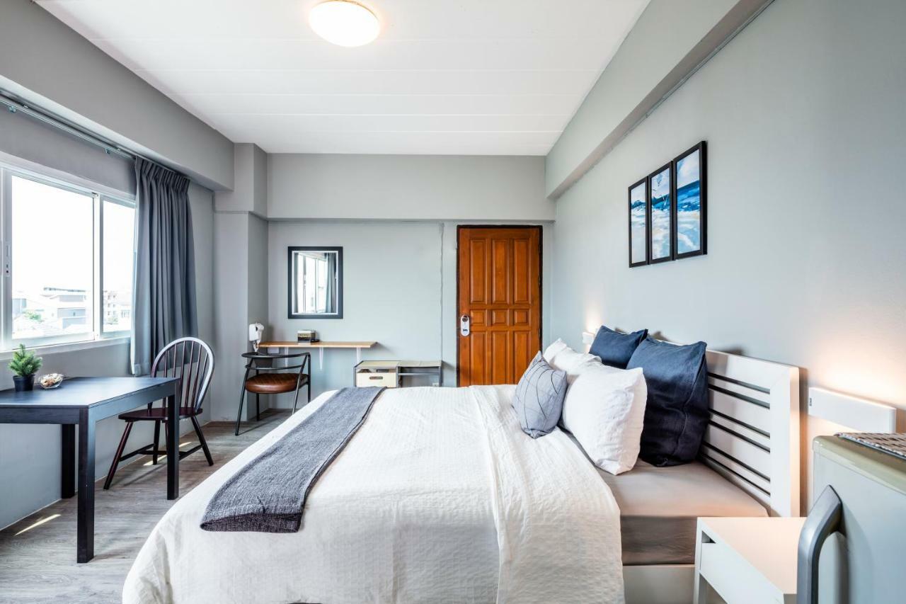 Penyos Service Apartment Bangkok Exterior photo