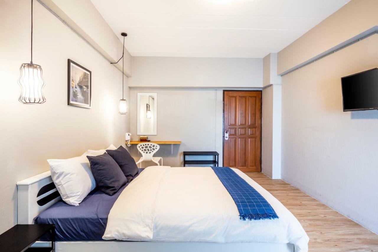 Penyos Service Apartment Bangkok Exterior photo